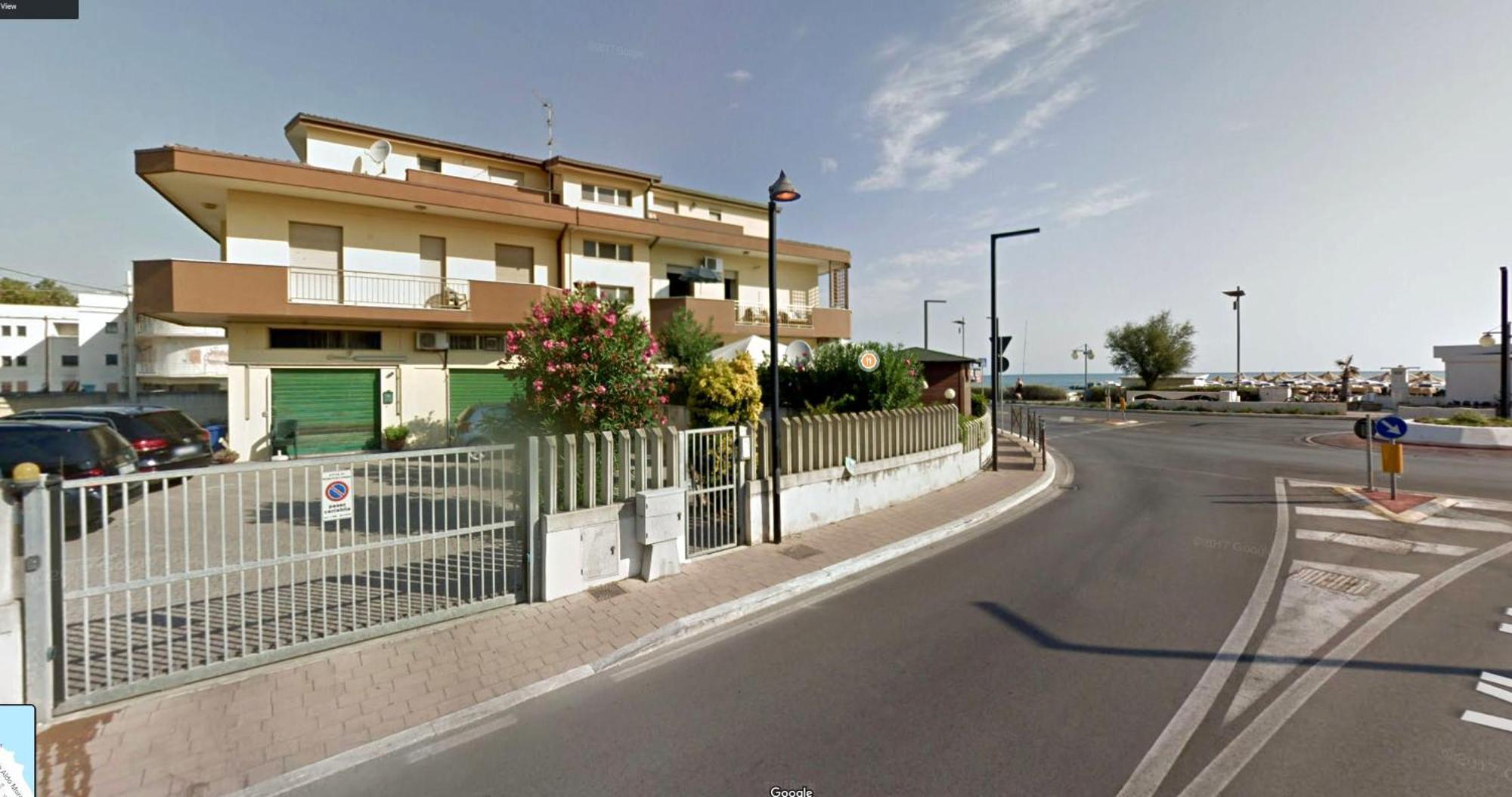 Palm Beach House - Vista Mare Montesilvano Bagian luar foto
